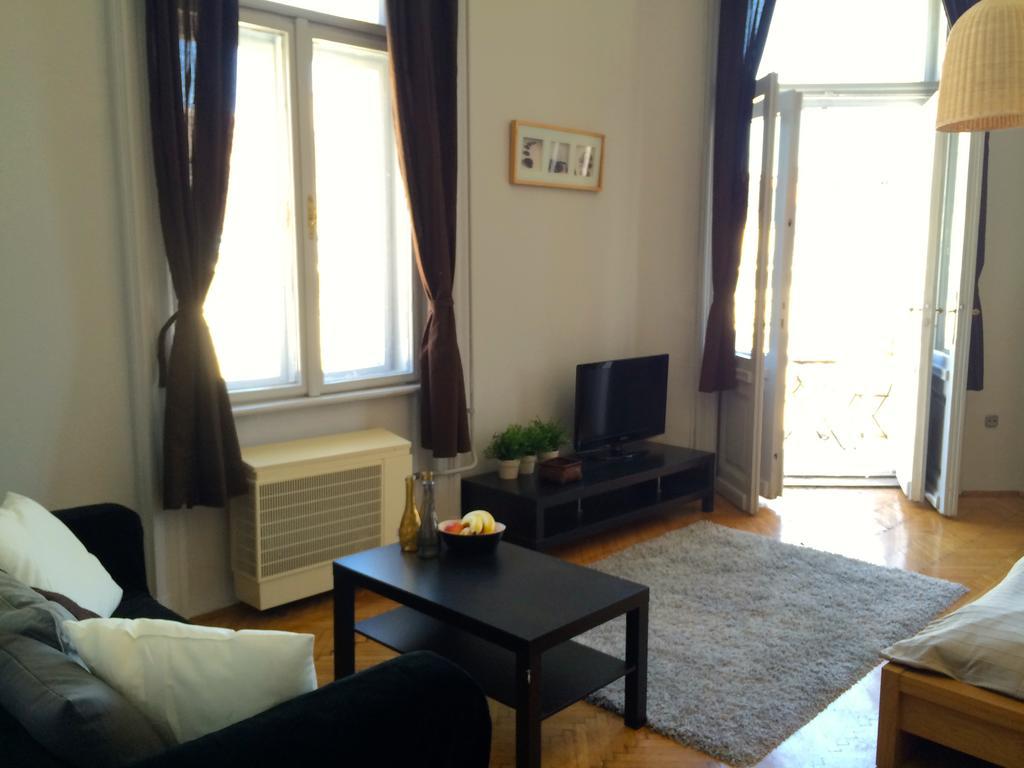 Budget Apartment By Hi5 - Oktober 6 Str 4 부다페스트 외부 사진
