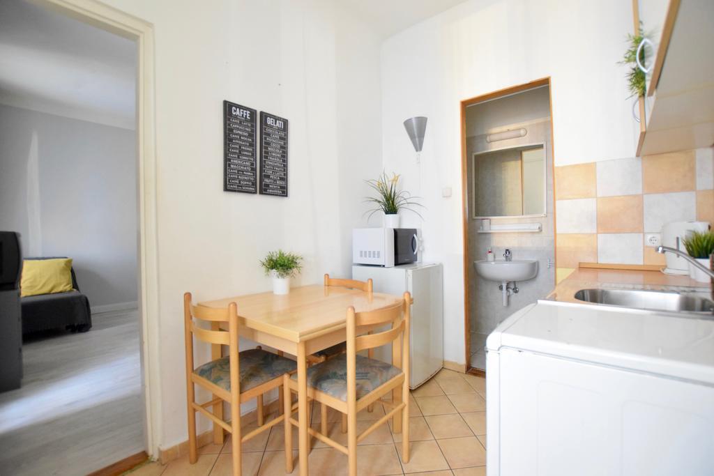 Budget Apartment By Hi5 - Oktober 6 Str 4 부다페스트 외부 사진