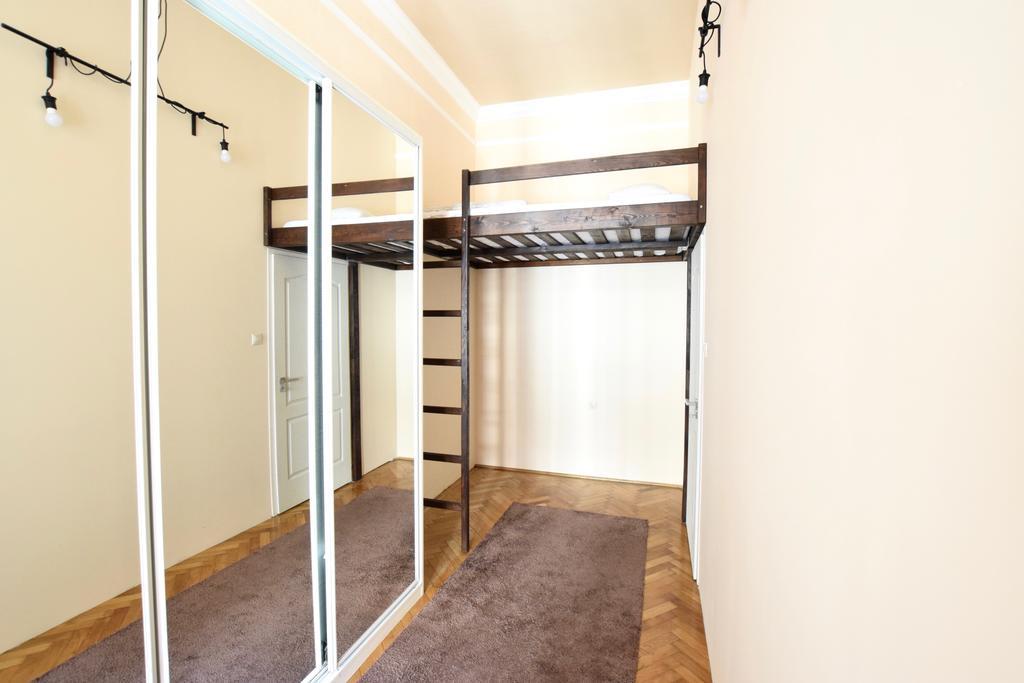 Budget Apartment By Hi5 - Oktober 6 Str 4 부다페스트 외부 사진